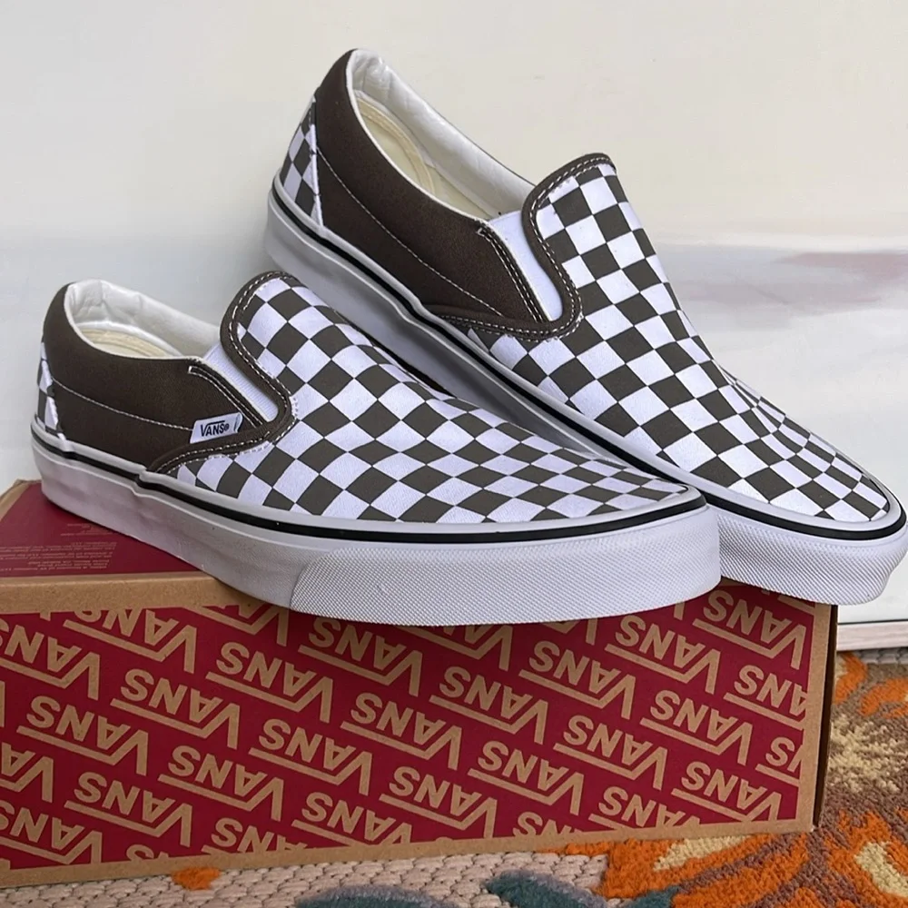 Vans Men’s Classic Slip-On
Color Theory Checkerboard Bungee
VN000BVZ9JC
Sneakers - Picture 5 of 16